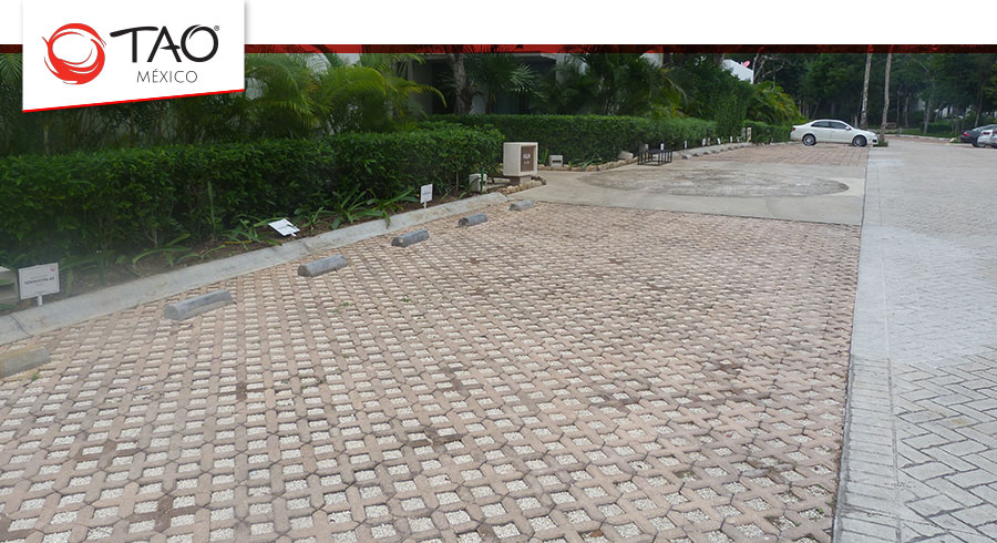 We are almost finished in changing the parking spaces from grass to gravel // Se sigue cambiando el material de estacionamientos de Ado pasto, por gravilla