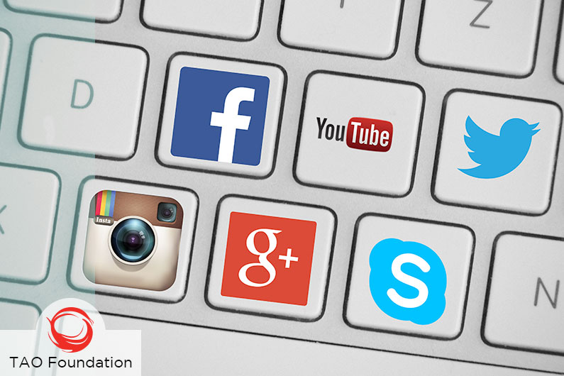 COMMUNICATION VIA SOCIAL MEDIA